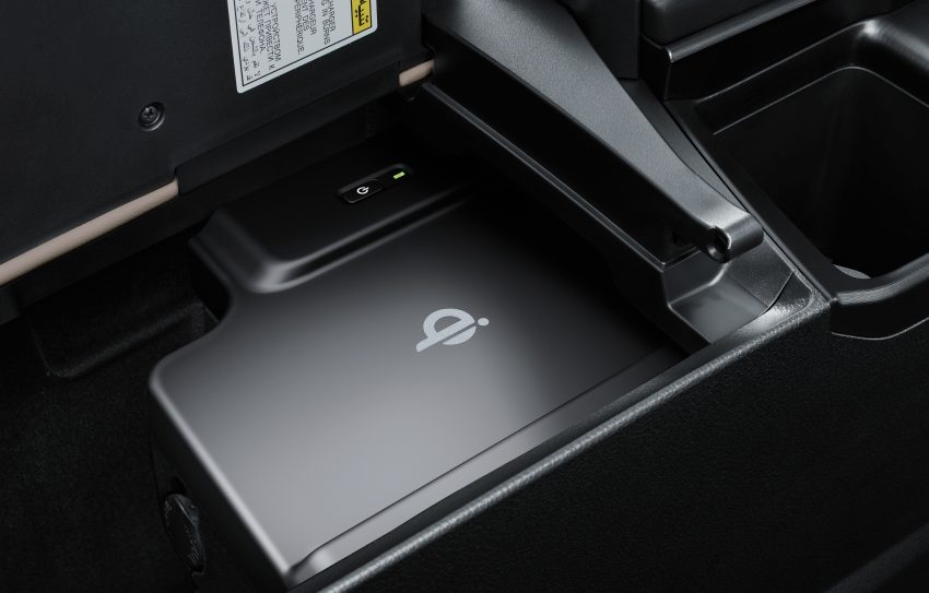 日本母厂为 Lexus ES 推出小更新, 影音与安全配备再升级 130204