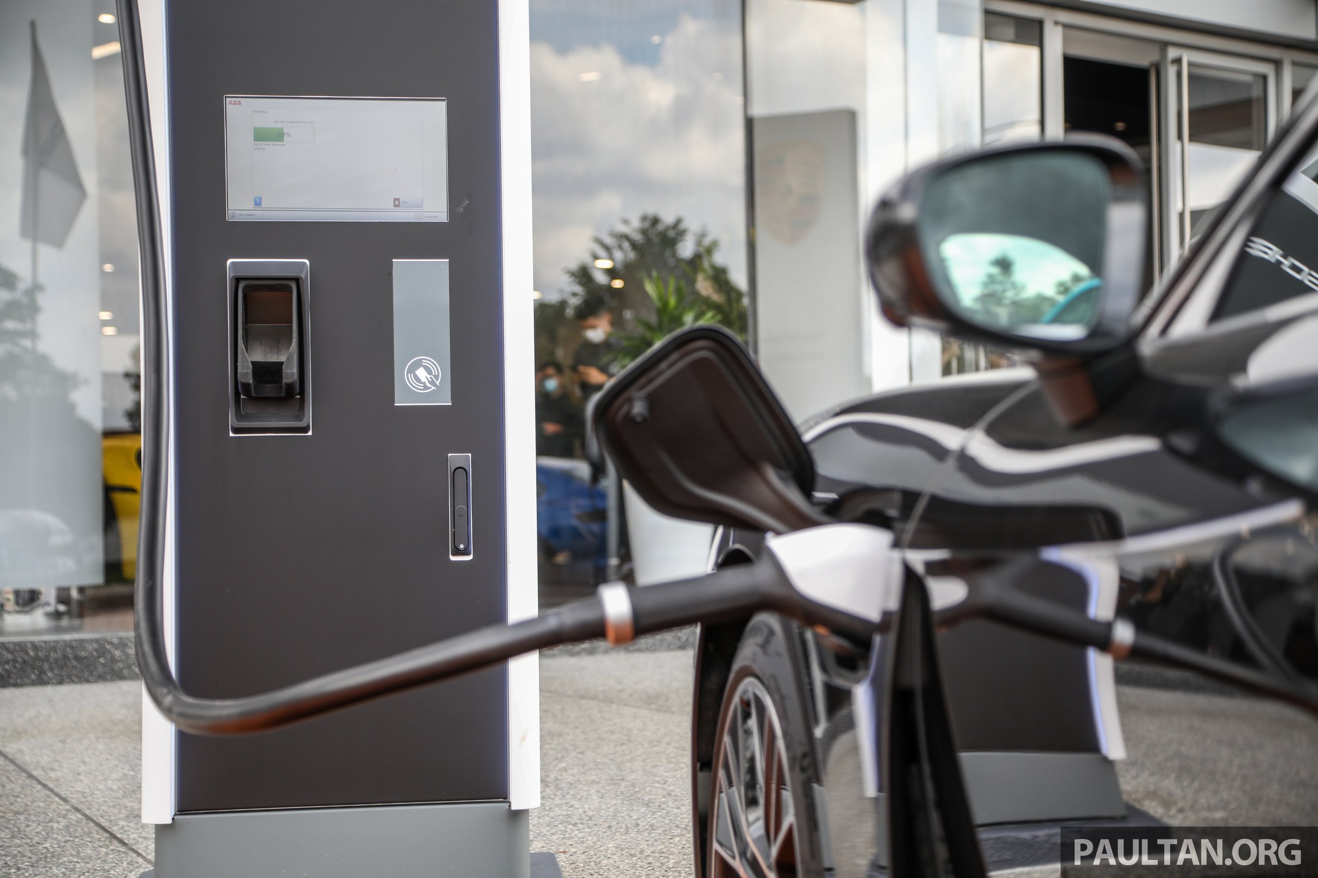 给两年宽限期漂白，地政部要求 EV 充电站运营商提呈申请