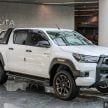 Toyota Hilux 重新导入手排版 2.4E MT 4×4车型, 售价RM110,880，比同级自排版便宜一千块但配备比后者更丰富