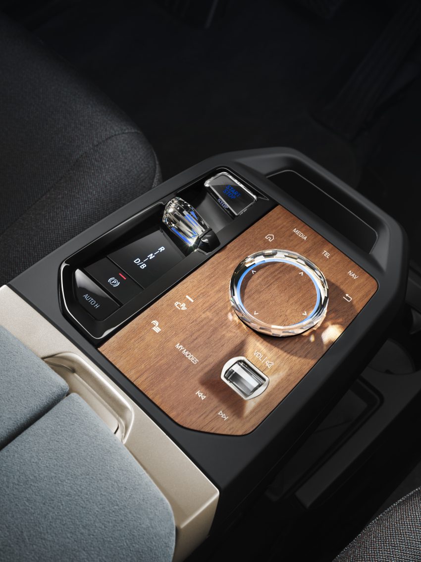 品牌旗舰纯电SUV, BMW 发表全新 iX 系列, 续航达600km 140372