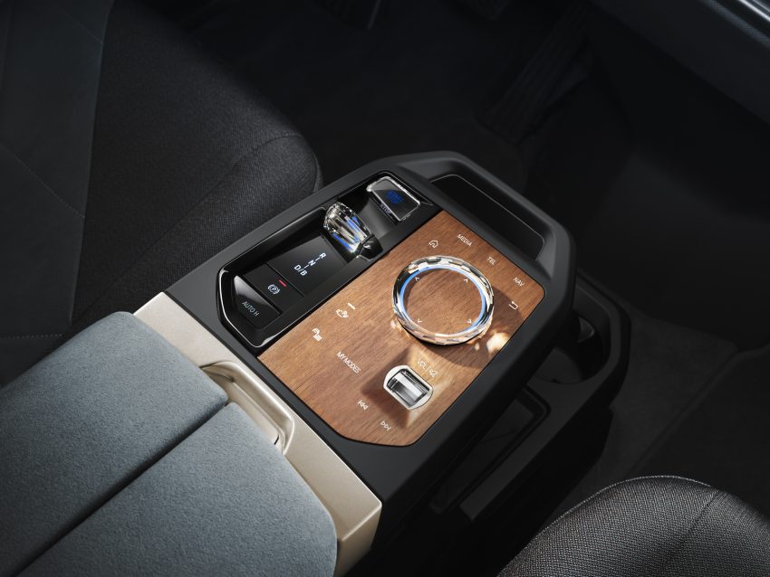 品牌旗舰纯电SUV, BMW 发表全新 iX 系列, 续航达600km 140373