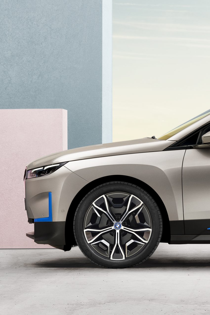 品牌旗舰纯电SUV, BMW 发表全新 iX 系列, 续航达600km 140376