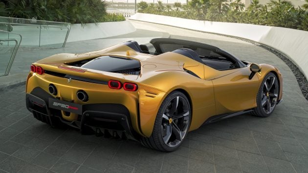 敞篷油电超跑 Ferrari SF90 Spider 面世, 售价从230万起