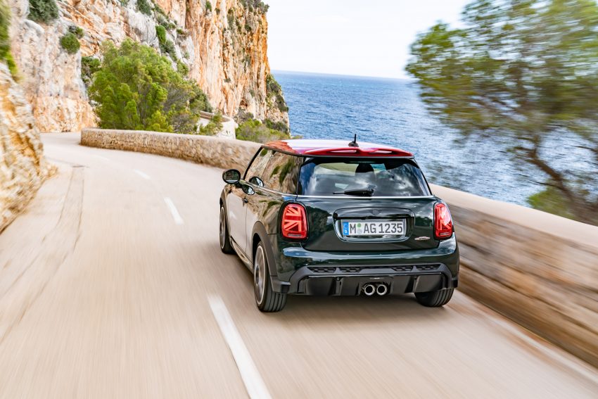 小改款 MINI John Cooper Works 大马上市, 要价30.3万起 157400