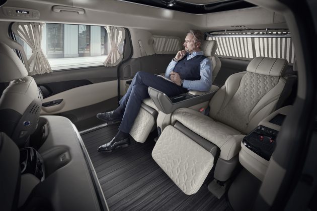Kia Carnival Hi Limousine Premium Lounge 四人座豪华MPV韩国上市, 搭配足部按摩器, 售价仅Lexus LM的三分一