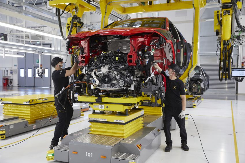 第1.5万辆 Lamborghini Urus 下线, 最快达此里程碑的蓝宝 157960