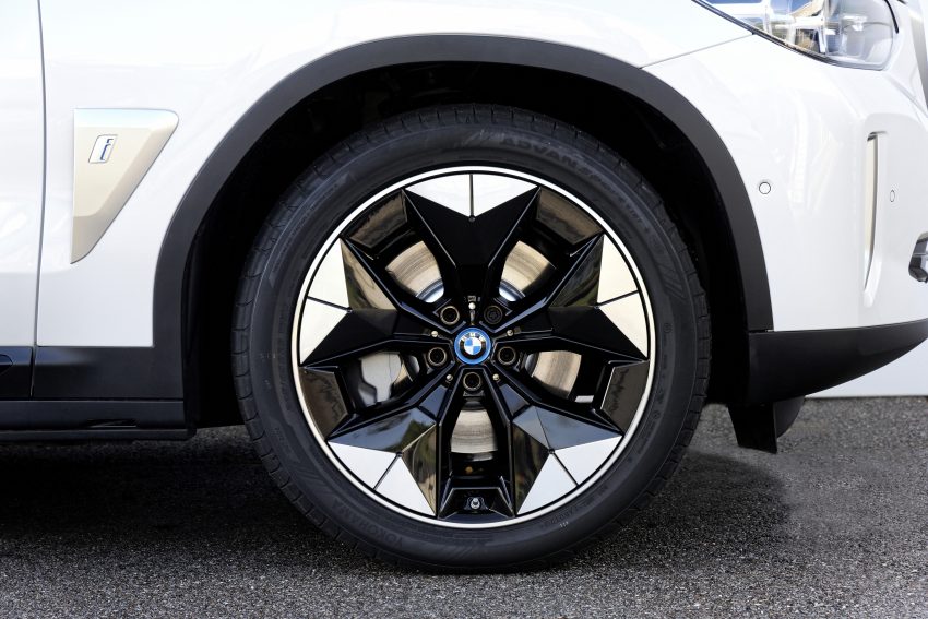 原厂发官方预告, BMW iX3 小改款纯电SUV将在我国上市 159453