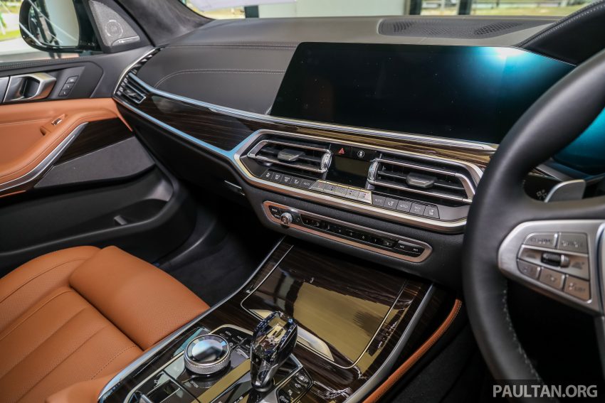 新车实拍: 2021 BMW X7 xDrive40i G07 CKD, 售价65万起 160436