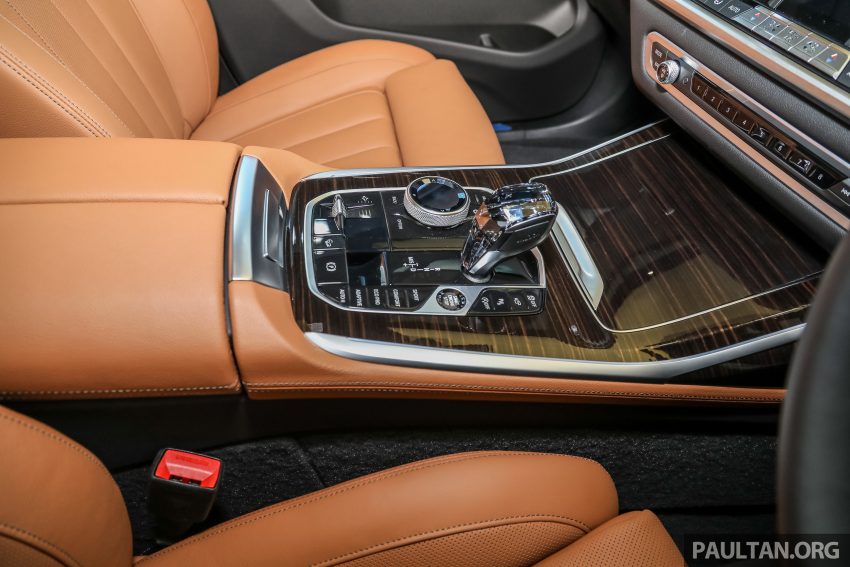 新车实拍: 2021 BMW X7 xDrive40i G07 CKD, 售价65万起 160438