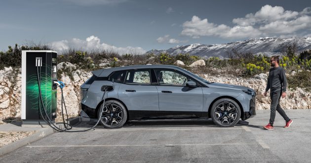 电动化应先做好基建，BMW 称暂不放弃生产燃油引擎汽车