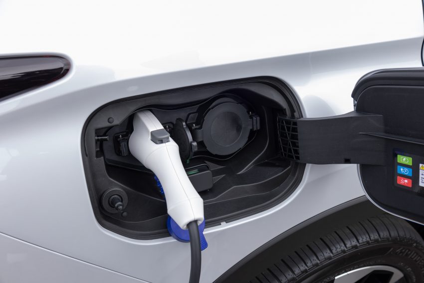 全新 Mitsubishi Outlander PHEV 首发, 12月日本率先开卖 164237