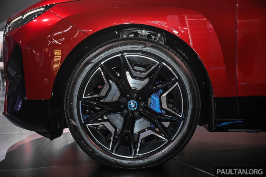 新车实拍: BMW iX xDrive40 Sport, 免税售价从36.1万起 171197