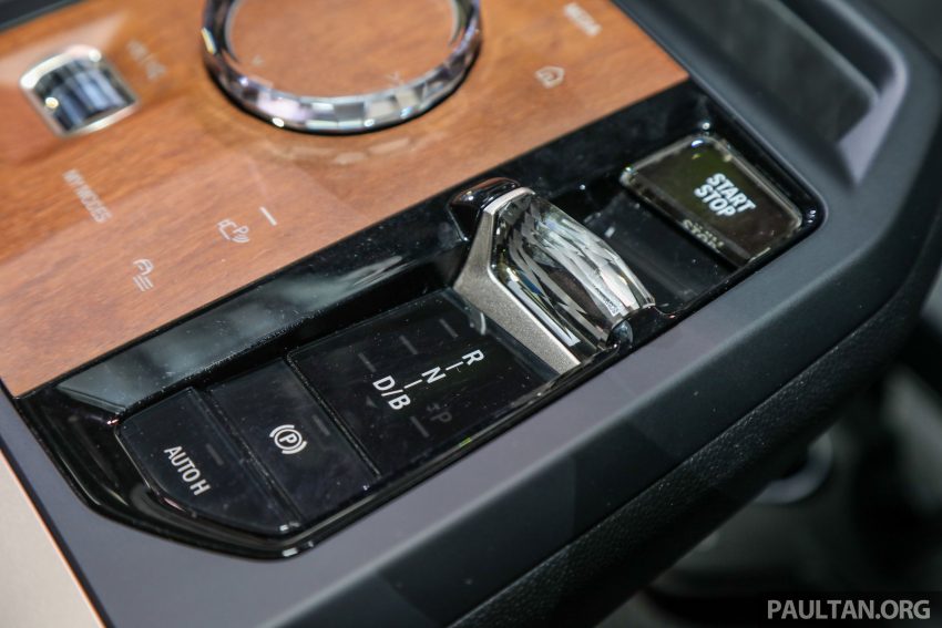 新车实拍: BMW iX xDrive40 Sport, 免税售价从36.1万起 171249