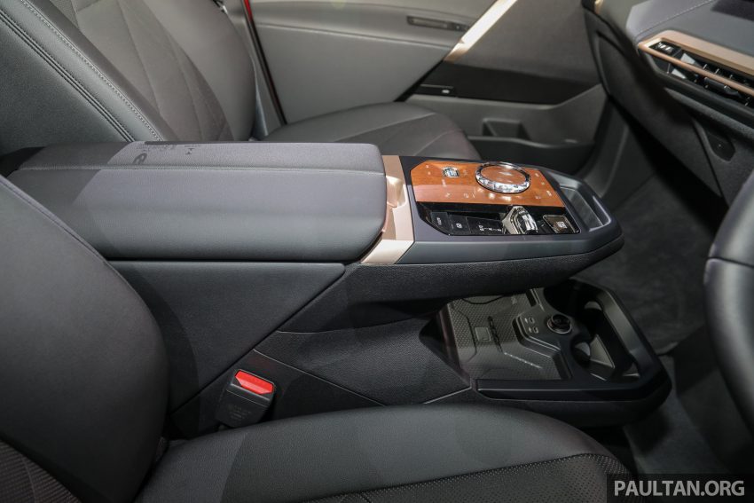 新车实拍: BMW iX xDrive40 Sport, 免税售价从36.1万起 171253