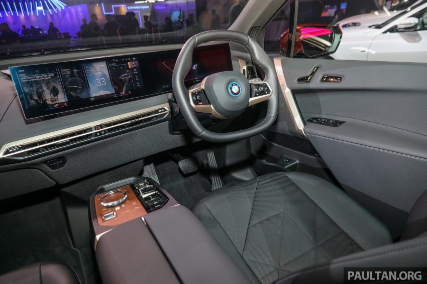 新车实拍: BMW iX xDrive40 Sport, 免税售价从36.1万起 171259