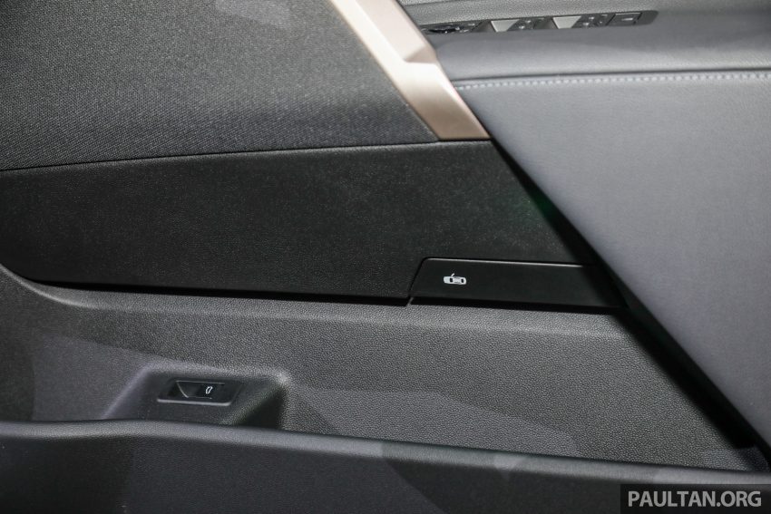 新车实拍: BMW iX xDrive40 Sport, 免税售价从36.1万起 171267