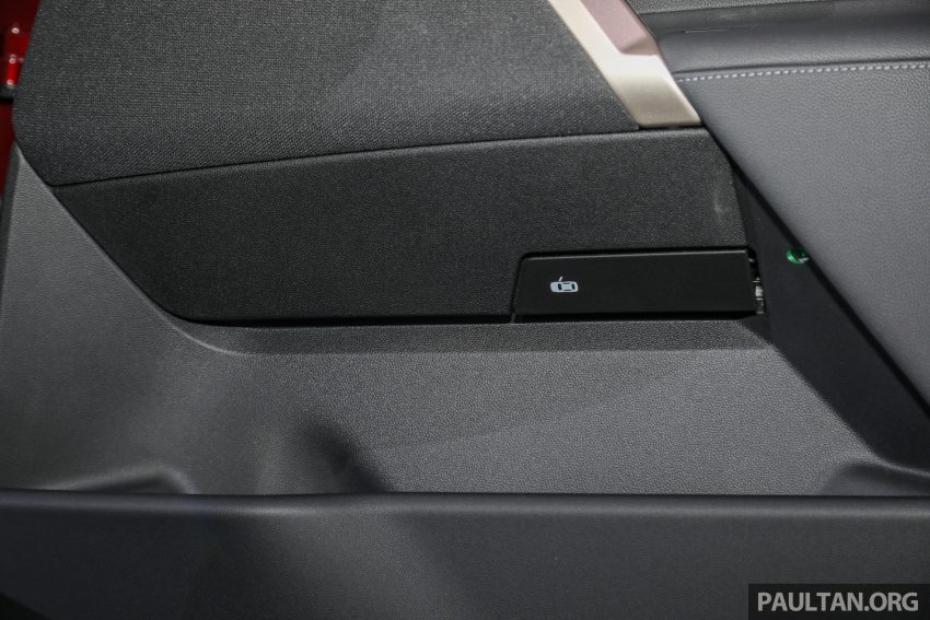 新车实拍: BMW iX xDrive40 Sport, 免税售价从36.1万起 171281