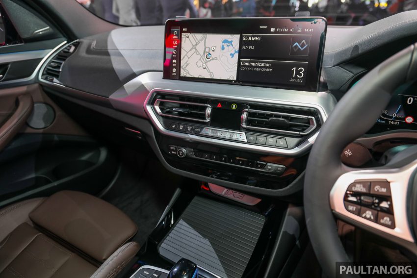 新车实拍: 2022 BMW iX3 M Sport Impressive, 30.7万起 171327