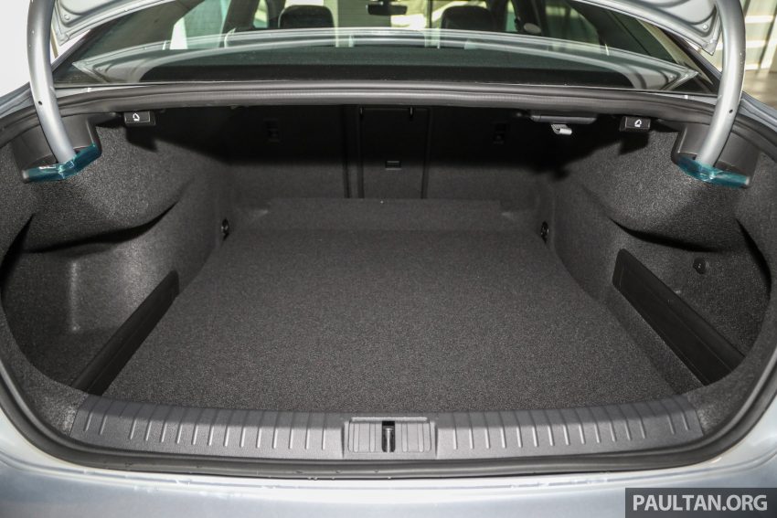 新车实拍: 2022 Volkswagen Passat R-Line 小升级版 171637