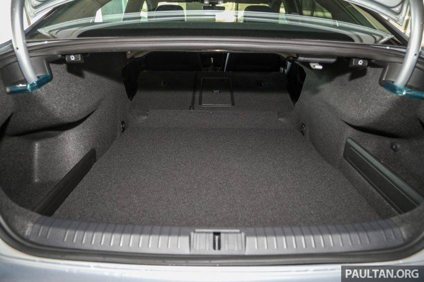 新车实拍: 2022 Volkswagen Passat R-Line 小升级版 171638