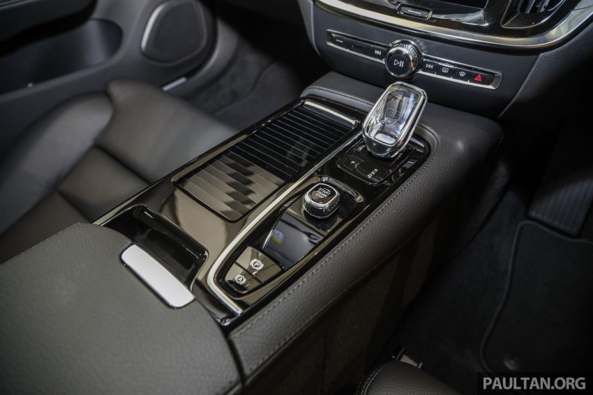新车实拍: 2022 Volvo V60 Recharge T8 Inscription, Wagon版的S60, 仅有T8 PHEV油电版本, 本地售价28.6万 170666