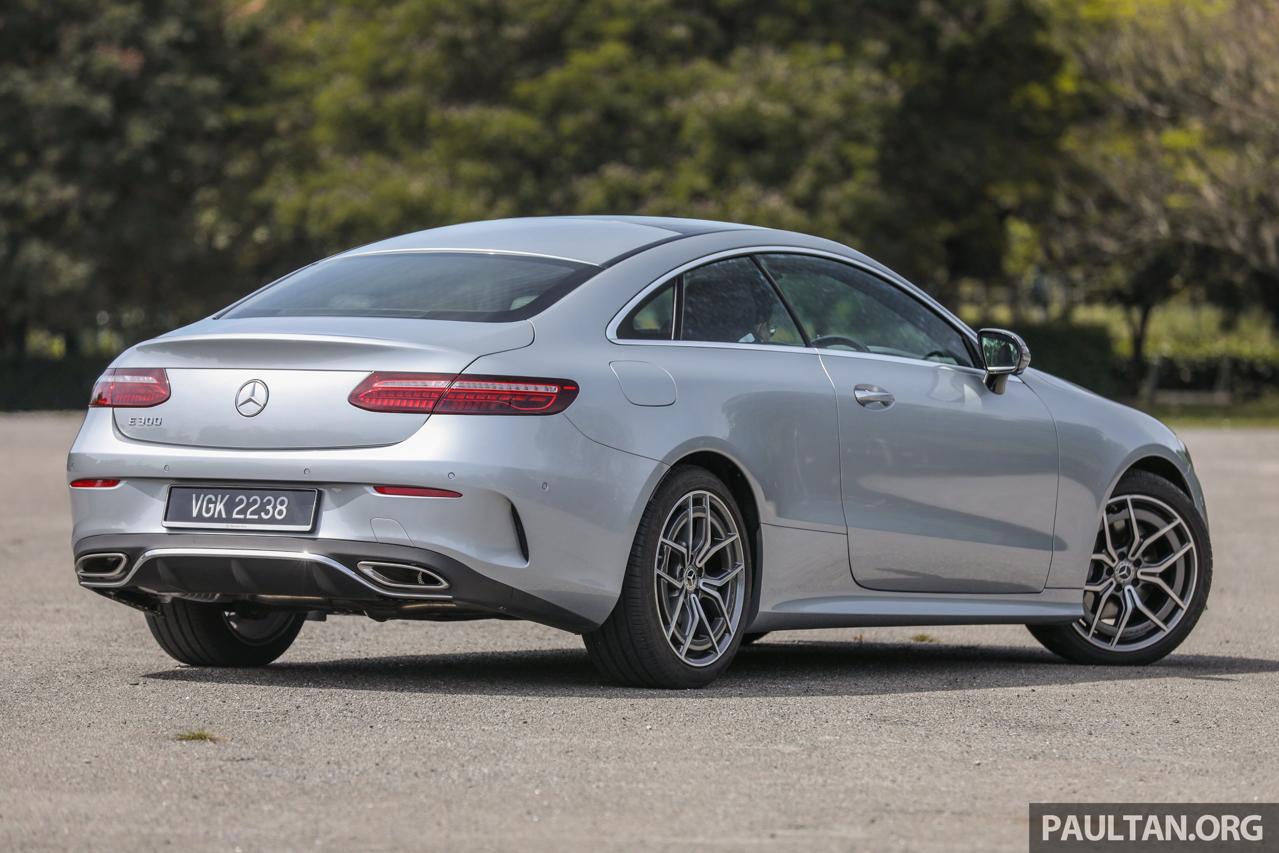 图集：2022 Mercedes-Benz E300 Coupé AMG Line 实拍