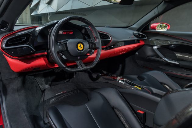 Ferrari 296 GTB 雪邦赛道体验日, 2.9秒破百的V6油电超跑