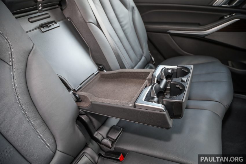 试驾：BMW X7 xDrive40i，气势磅礴！坐满七人也很舒服 180300