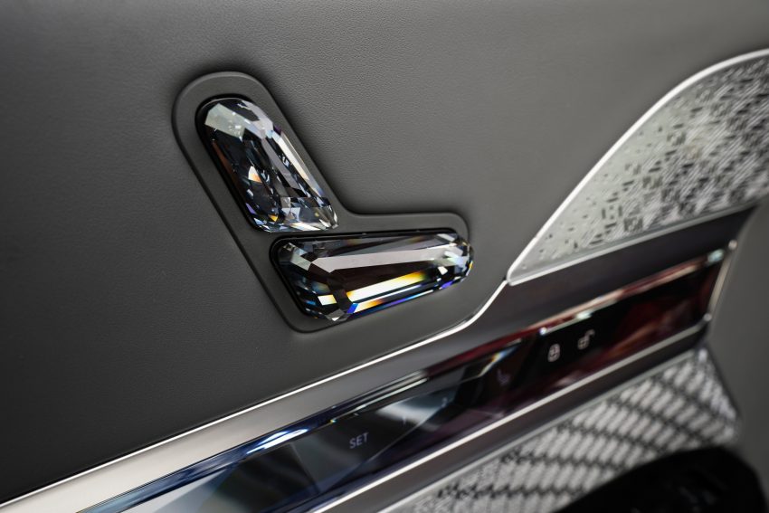 G70 BMW 7系列大改款面世, 搭配31.3寸8K后座影音荧幕 179604
