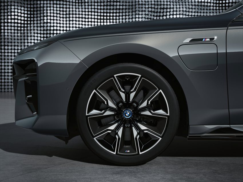 G70 BMW 7系列大改款面世, 搭配31.3寸8K后座影音荧幕 179628
