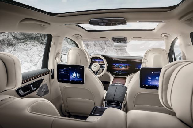 Mercedes-EQS SUV 身披国庆涂装现身KLCC, 即将来马?