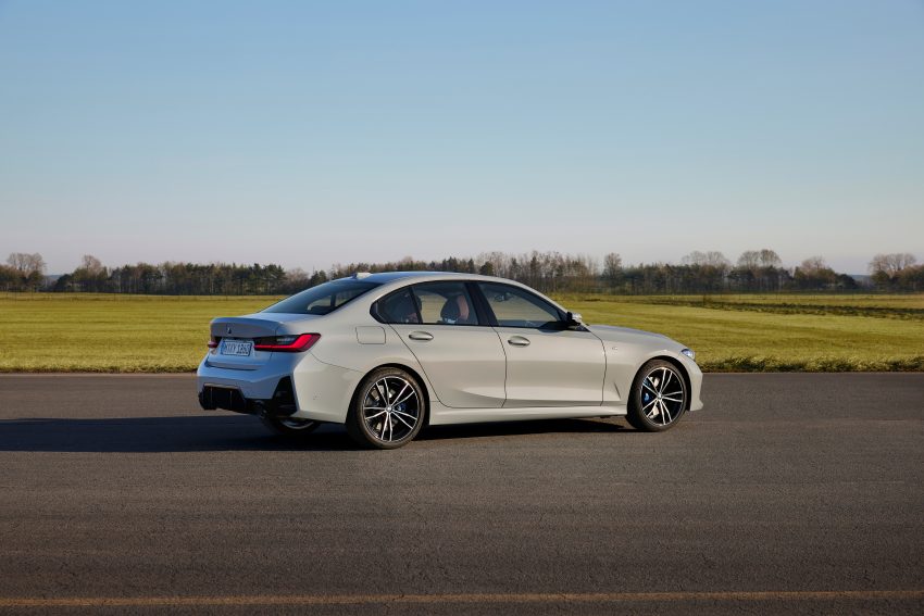 2023 BMW 3系列小改款官图发布！搭载 iDrive 8 车载系统 181077