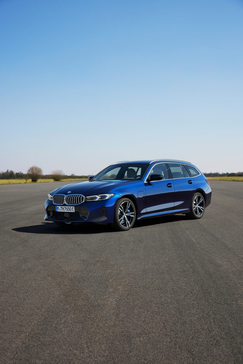 2023 BMW 3系列小改款官图发布！搭载 iDrive 8 车载系统 181115