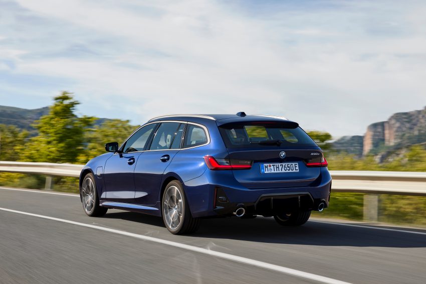 2023 BMW 3系列小改款官图发布！搭载 iDrive 8 车载系统 181101