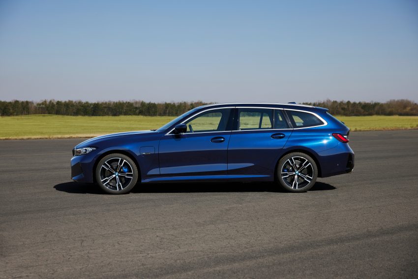 2023 BMW 3系列小改款官图发布！搭载 iDrive 8 车载系统 181119