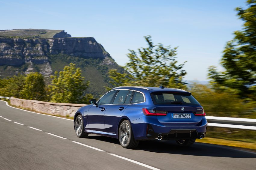 2023 BMW 3系列小改款官图发布！搭载 iDrive 8 车载系统 181103