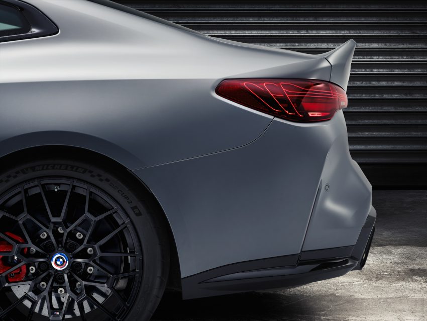 时隔19年后回归！2022 BMW M4 CSL 官图发布，号称品牌旗下最速量产车！极致减重100公斤，全球限量1,000台 181557