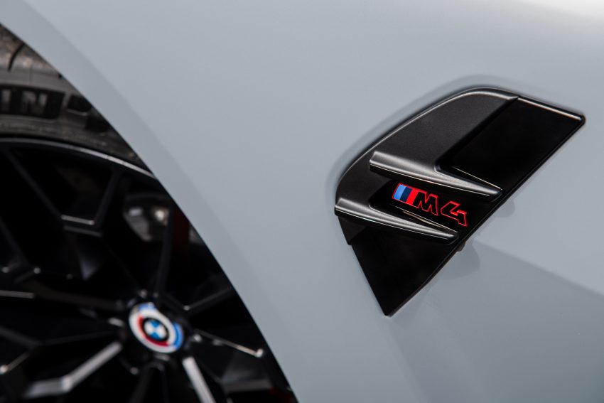 时隔19年后回归！2022 BMW M4 CSL 官图发布，号称品牌旗下最速量产车！极致减重100公斤，全球限量1,000台 181576