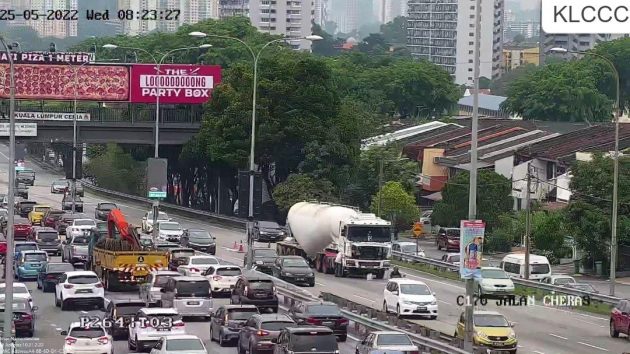 繁忙时段在市区内抛锚, 洋灰罗里违规驶入吉隆坡市中心