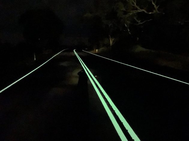 提升郊区幽暗道路安全性, 澳洲政府将采用夜光路标线