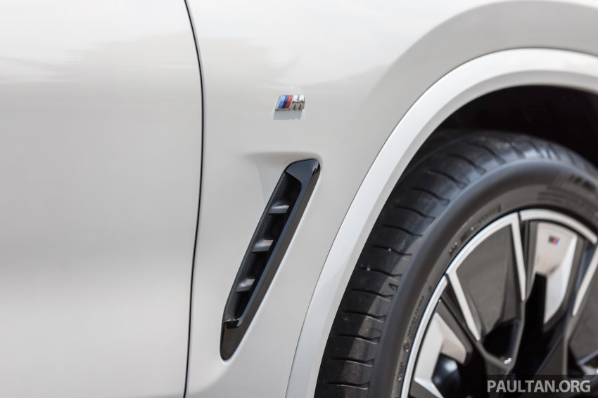 对比实拍: BMW iX3 M Sport Impressive 与 iX xDrive40 Sport, 两款 BMW 当家纯电SUV的差异, 价格33.4与41.5万 185370