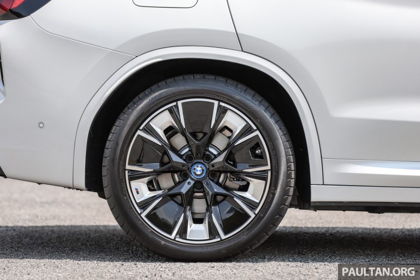 对比实拍: BMW iX3 M Sport Impressive 与 iX xDrive40 Sport, 两款 BMW 当家纯电SUV的差异, 价格33.4与41.5万 185374