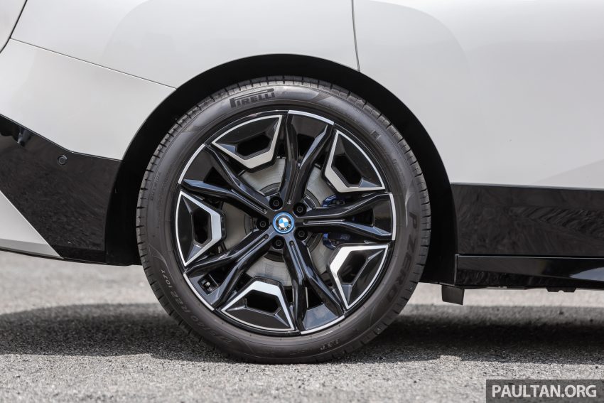 对比实拍: BMW iX3 M Sport Impressive 与 iX xDrive40 Sport, 两款 BMW 当家纯电SUV的差异, 价格33.4与41.5万 185491