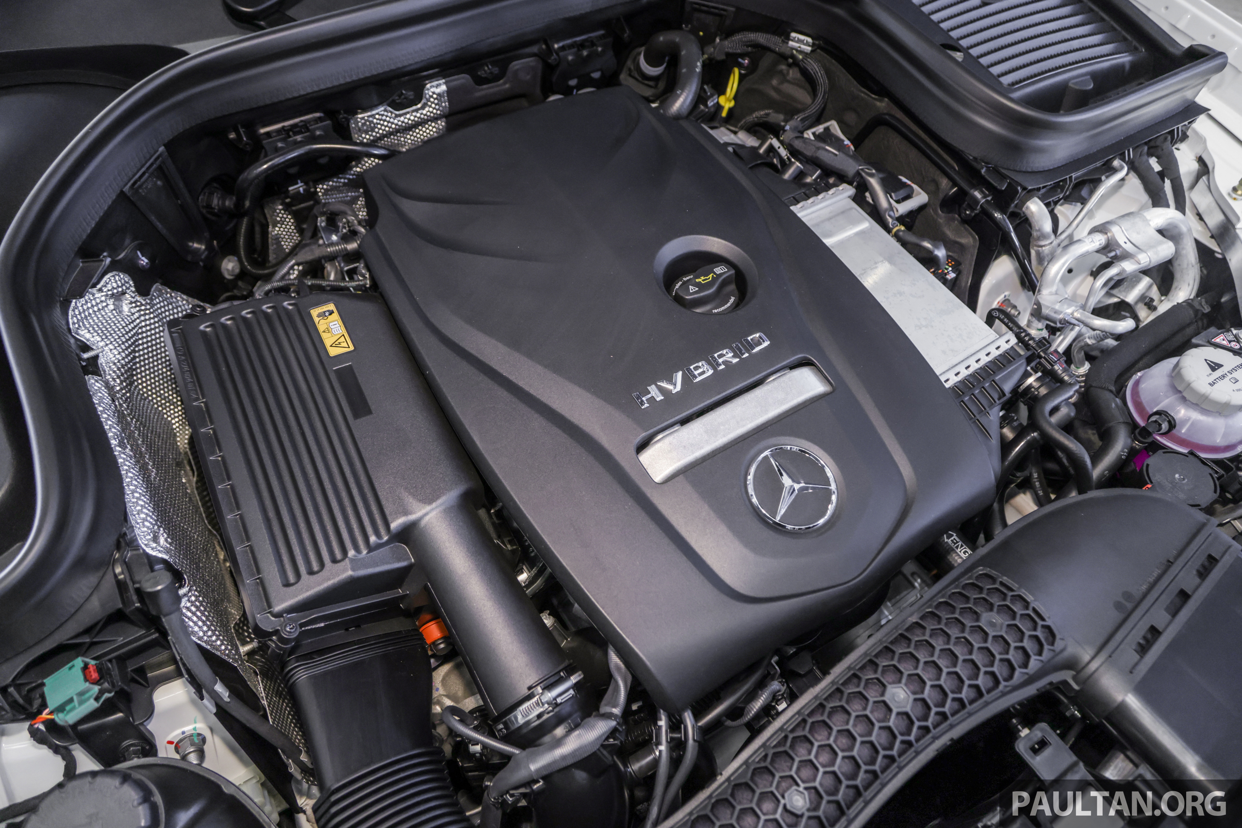 议决未来三年内燃引擎研发投入减少80%，Mercedes-Benz 下一代新车将采用与吉利共同研发的新油电混动引擎