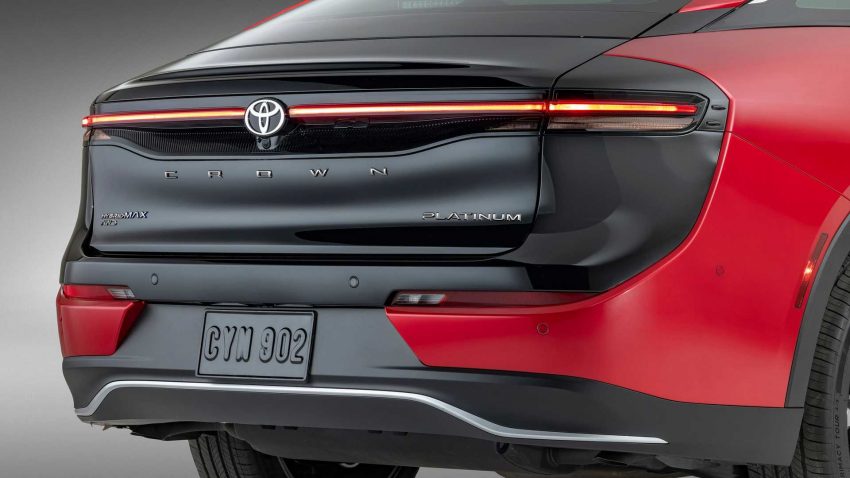 阔别多年回归！第十六代 Toyota Crown 跨界版全球首发！Sedan、SUV 等概念车齐登场；Crown 重新定位成子品牌 187908