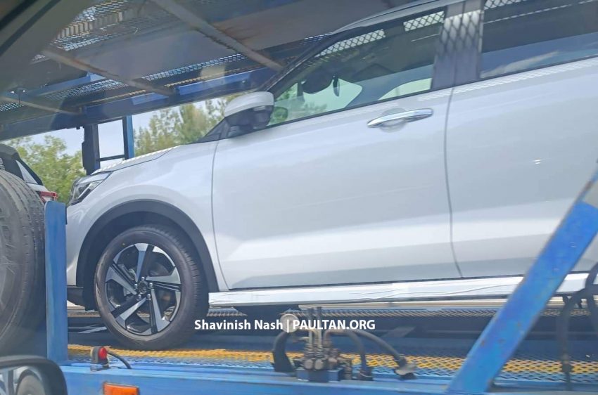 发布在即？Perodua Ativa Hybrid 现身载运罗里送往某处 189425