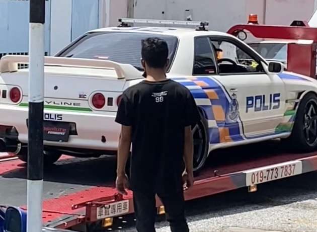 Nissan Skyline R32 改装成警车参加改装车展, 遭警方扣查