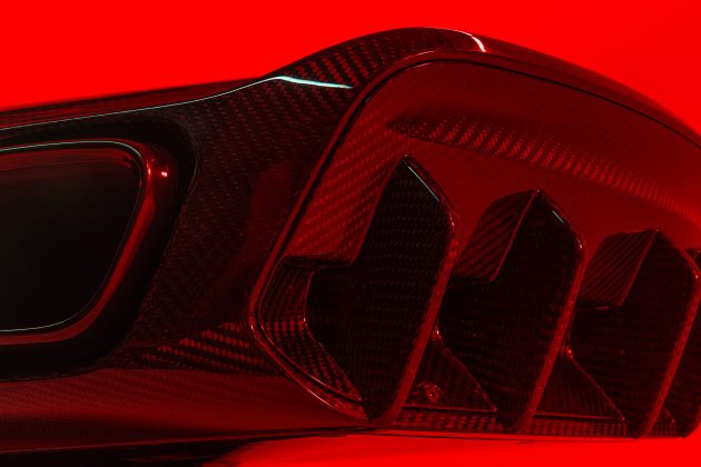 AMG Performance Luxury Audio 一体式有源音箱, 拥 AMG GT 原车排气管与水箱护罩设计, 360度环绕式音效