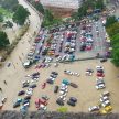 大雨来袭！新山市区多处发生闪电水灾，多辆汽车再遭殃
