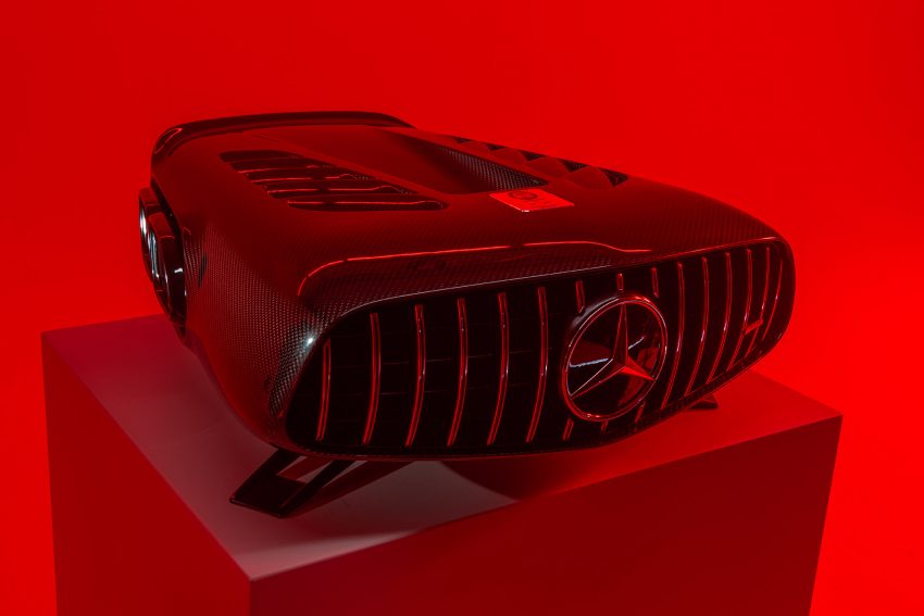 AMG Performance Luxury Audio 一体式有源音箱, 拥 AMG GT 原车排气管与水箱护罩设计, 360度环绕式音效 190986